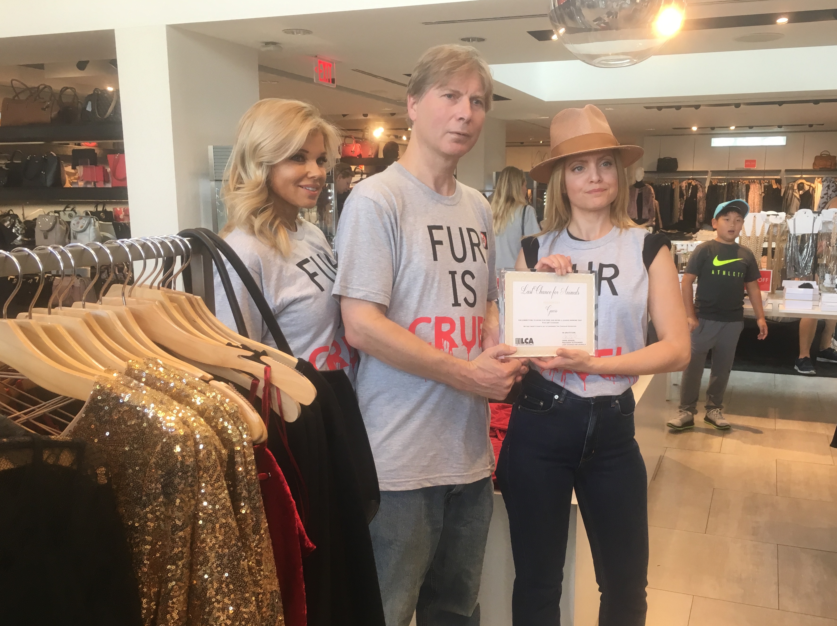 Mena Suvari Donna DErico Bryan Monell presenting fur free certificate to Guess Beverly Hills FFF Nov 24 2017
