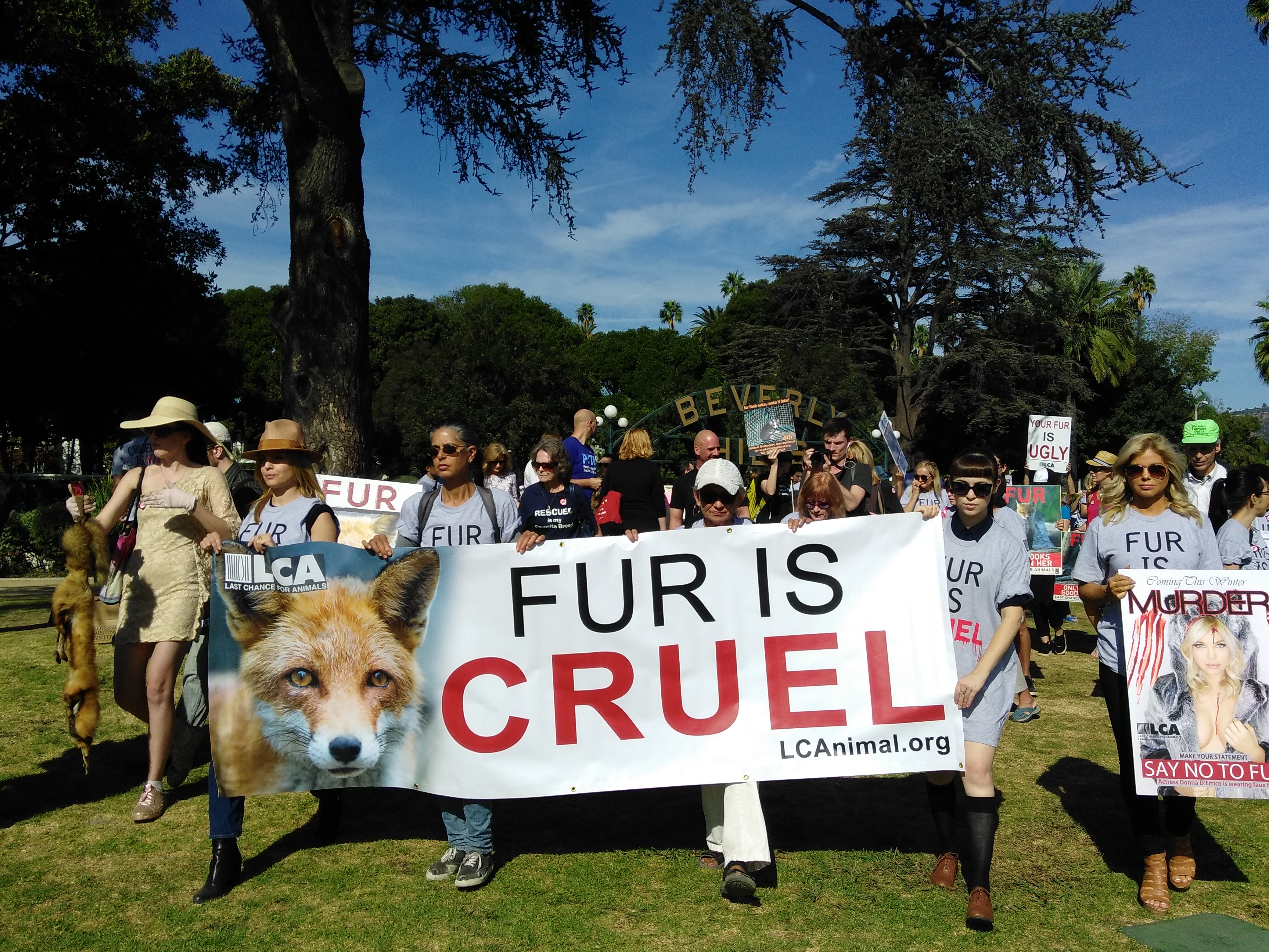 Mena Suvari Donna DErico Beginning FFF protest Beverly Hills Nov 24 2017